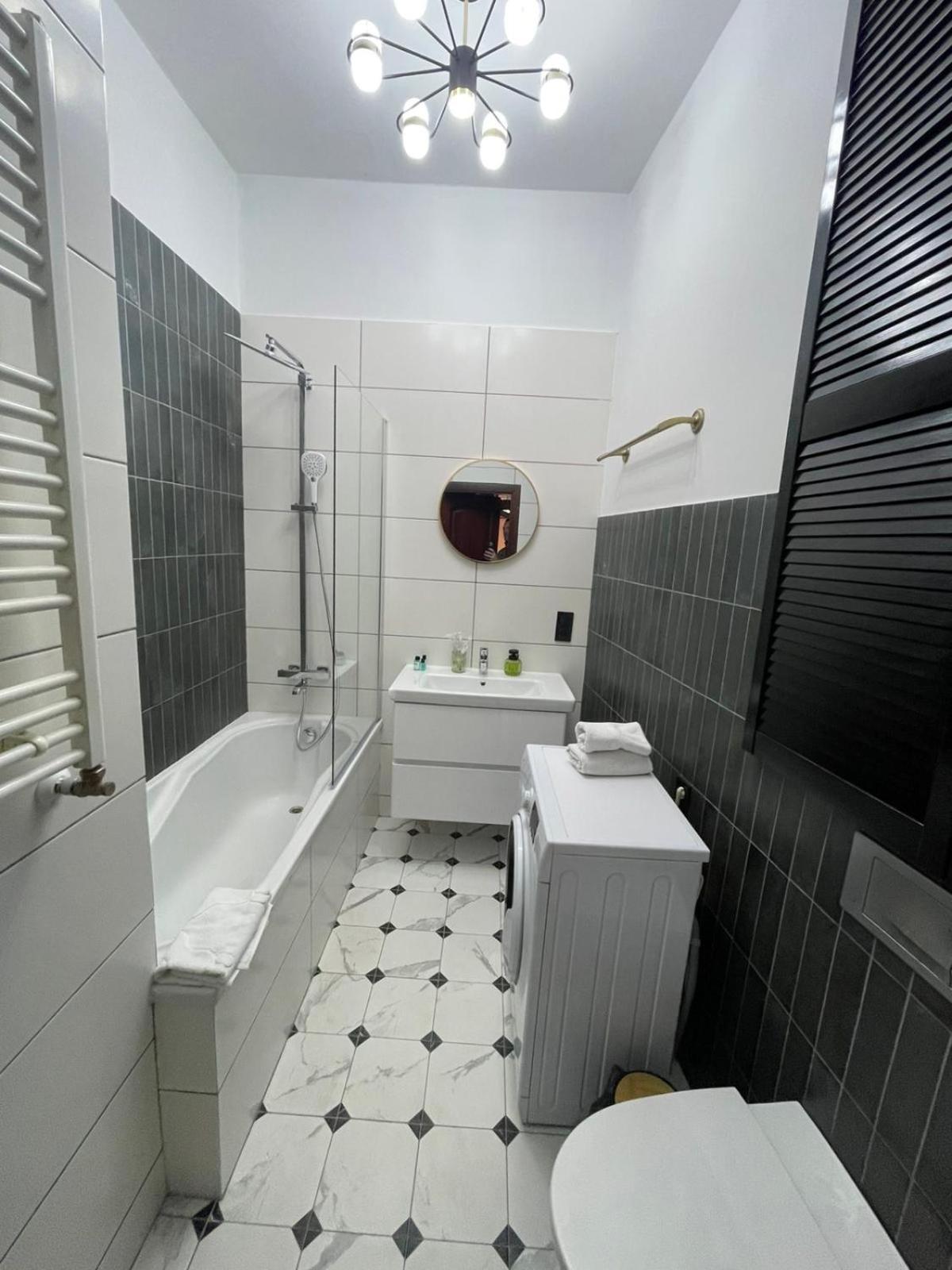 Apartamento Tut Staroevreyska With Terrace Leópolis Exterior foto